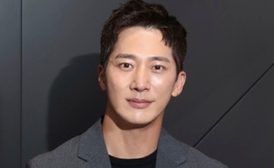 「映画の街」イ・ワン、久しぶりの作品出演やイ・ボミとの結婚生活について語る“妻が日本に行くと…”