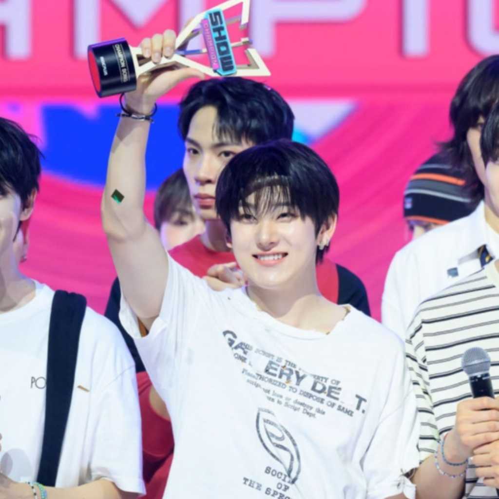 【PHOTO】KickFlip、10/1放送の「SHOW CHAMPION」でデビュー後初の1位を獲得！