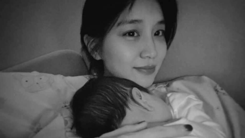 チョン・ユミン、結婚から7ヶ月で第1子を出産!赤ちゃんとの幸せショットを公開