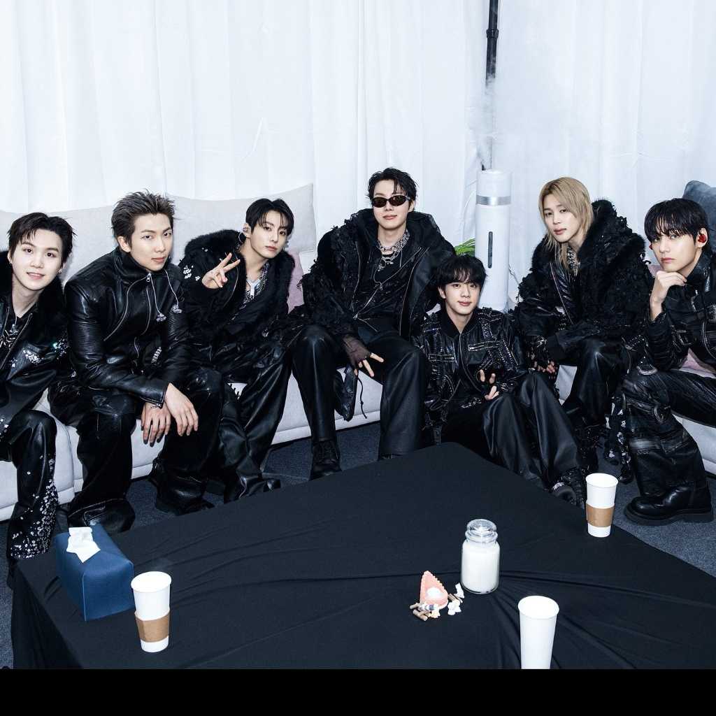 BTSの韓国公演にスター大集結!パク・ソジュン、HYBE後輩からバン・シヒョク議長まで…記念ショットも