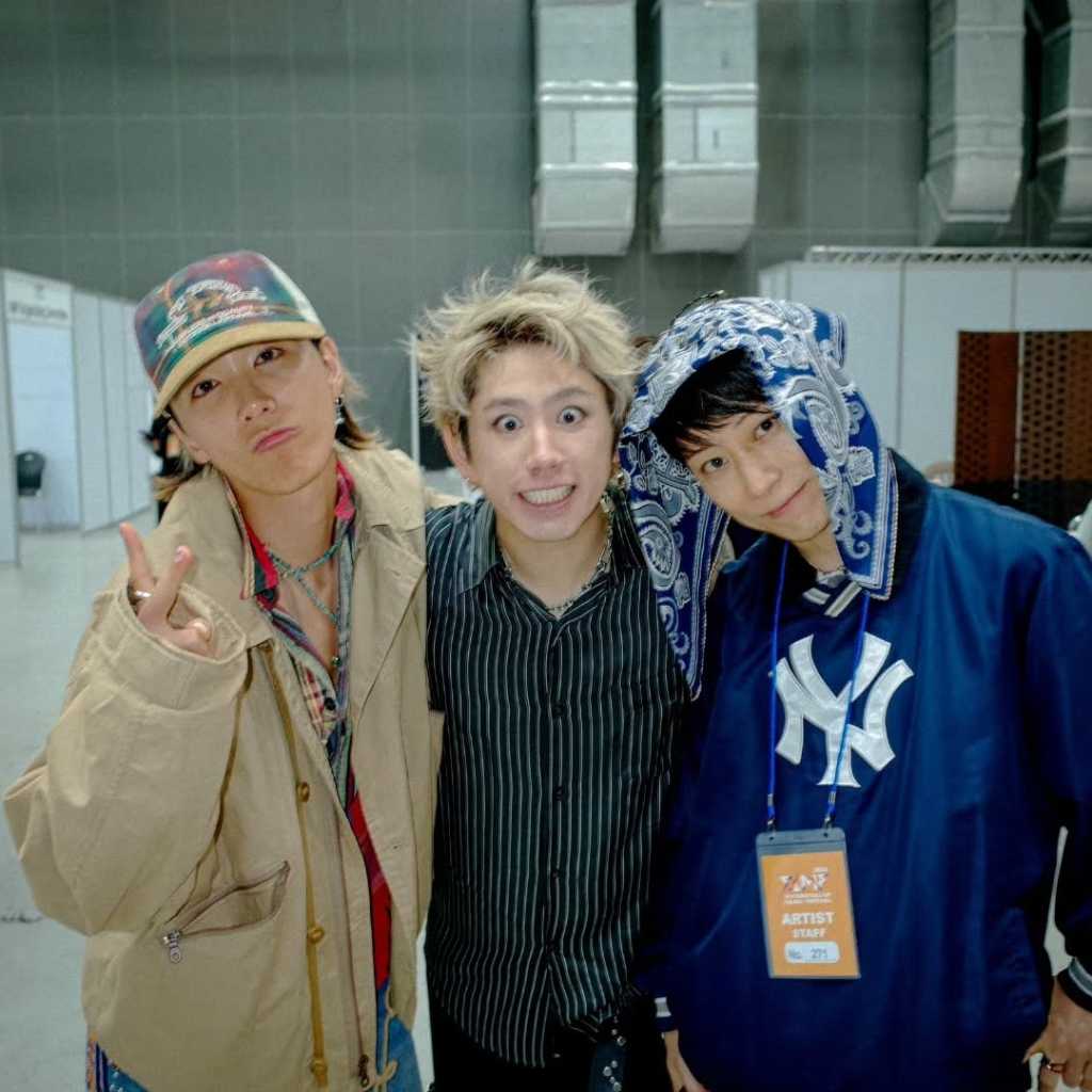 FTISLAND イ・ホンギ、ONE OK ROCKのTakaとUVERworld タクヤ∞と再会！豪華3ショットにファン歓喜
