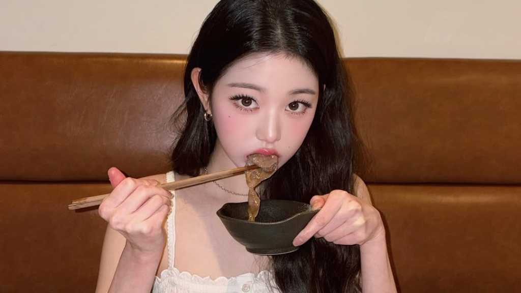 IVE ウォニョン、焼き肉を食べる姿を公開！気さくな日常ショットが話題に