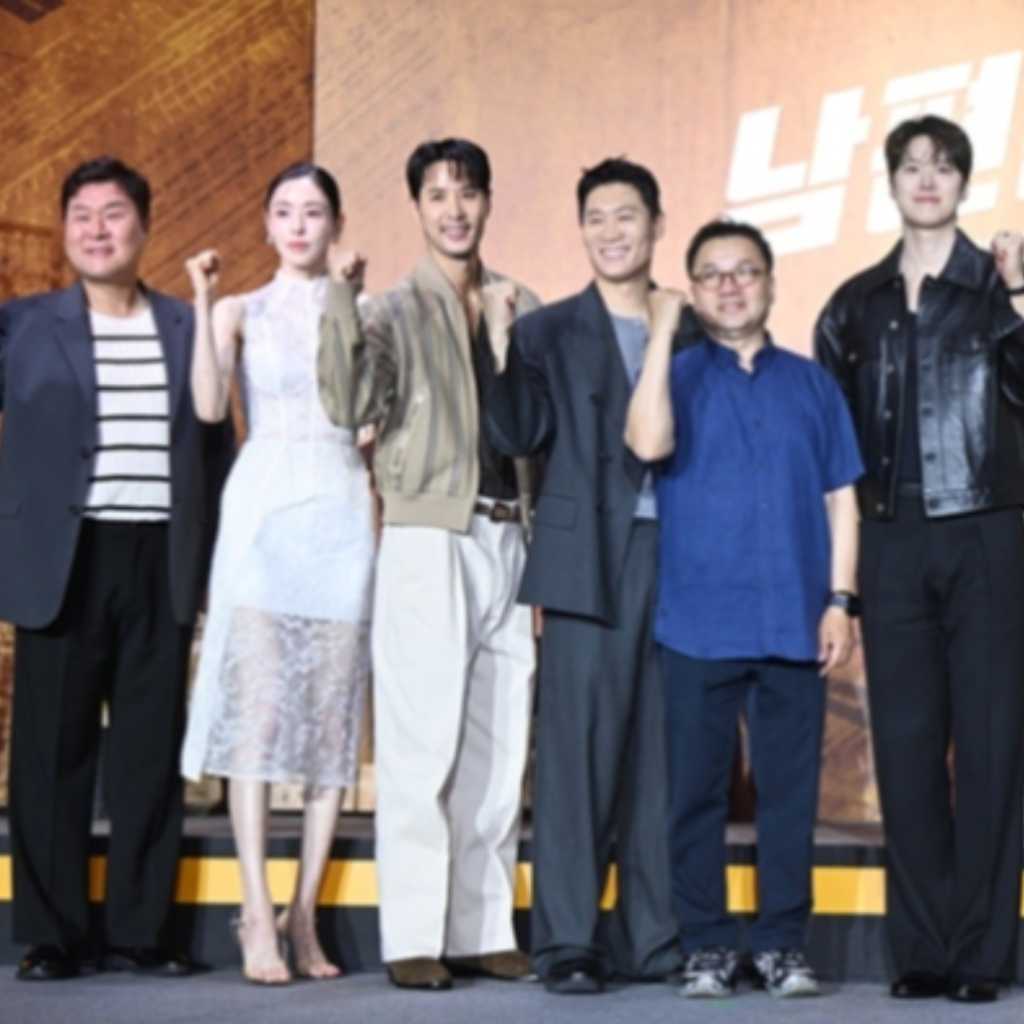 【PHOTO】チン・ソンギュ＆コンミョンら、Netflix映画「夫たち」制作報告会に出席