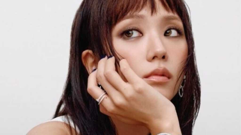 BLACKPINK ジス、大胆イメチェン！オン眉ヘアでファッション誌に登場し反響