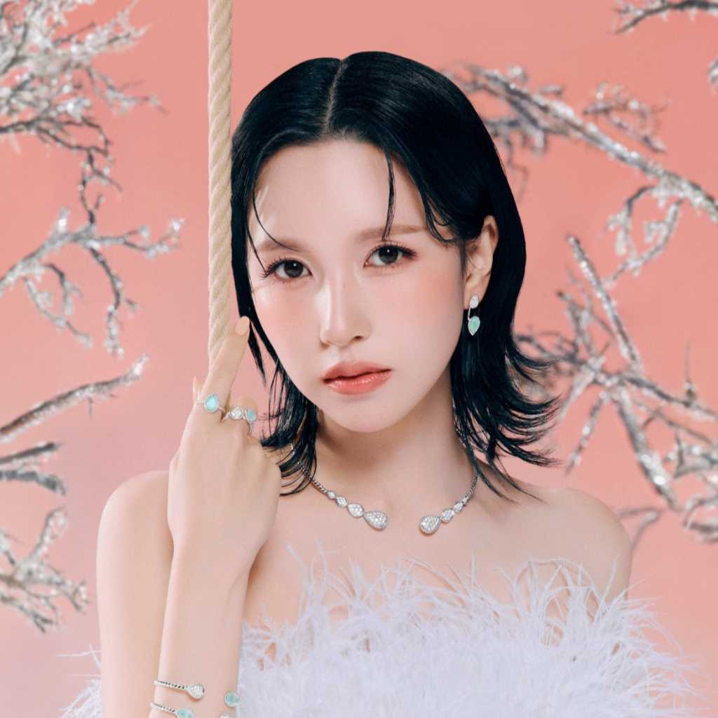 TWICE ミナ＆ハン・ソヒ、圧倒的な美貌を披露！ジュエリーブランド「BOUCHERON」ホリデーキャンペーンに登場（動画あり）