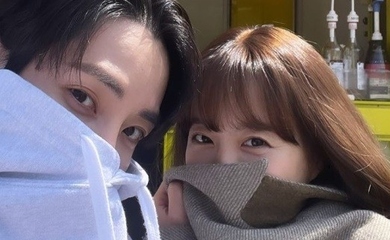 イ スヒョク パク ボヨン 目だけチラ見せのツーショットを公開 深い眼差しとラブリーな瞳 Kstyle