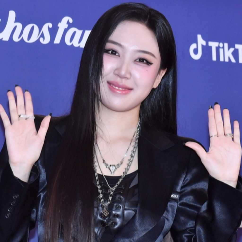 【PHOTO】イ・ヨンジ「Hanteo Music Awards 2025」レッドカーペットに登場