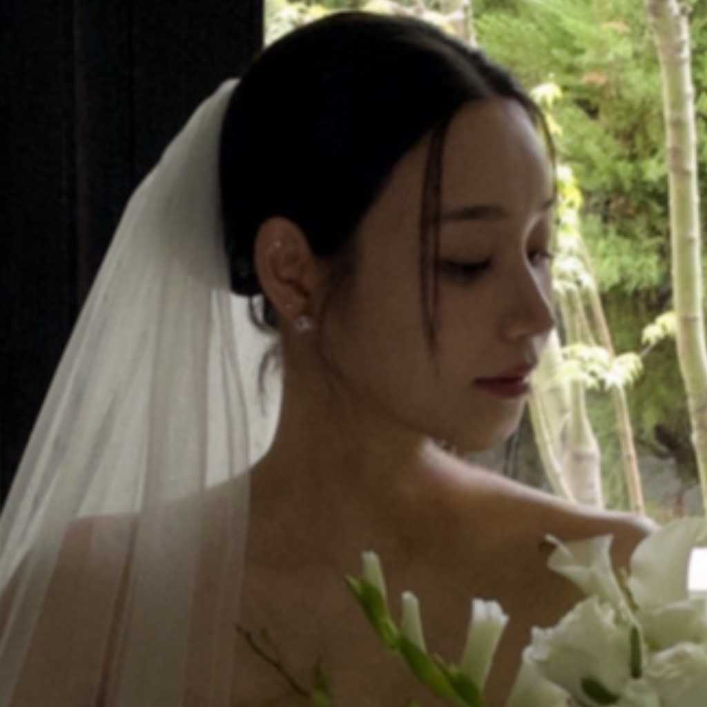 “妊娠を発表”AOA ユナ、ふっくらお腹の近況ショット公開…美しいドレス姿にも注目