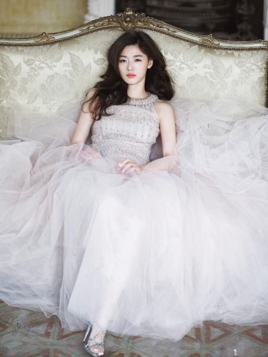 全智贤14年前的婚纱照曝光 引发热议