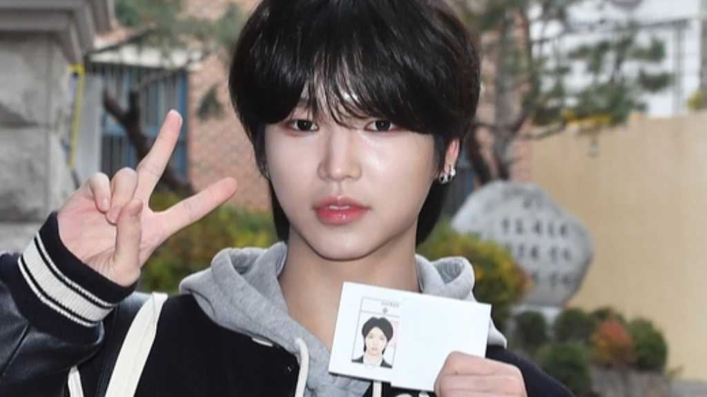 【PHOTO】idntt イ・ジェヨン、大学修学能力試験のため会場へ