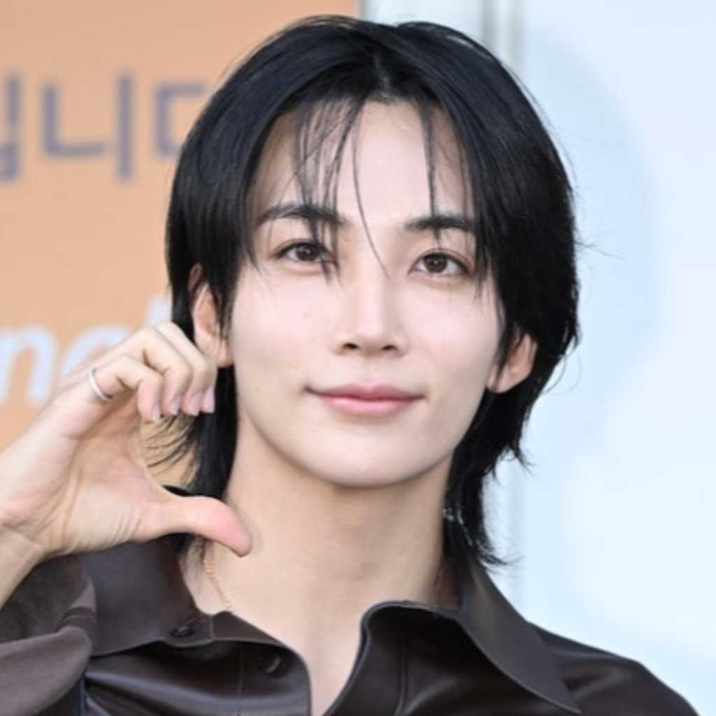 【PHOTO】SEVENTEEN ジョンハン、ファッションウィークに出席するためフランスへ出国