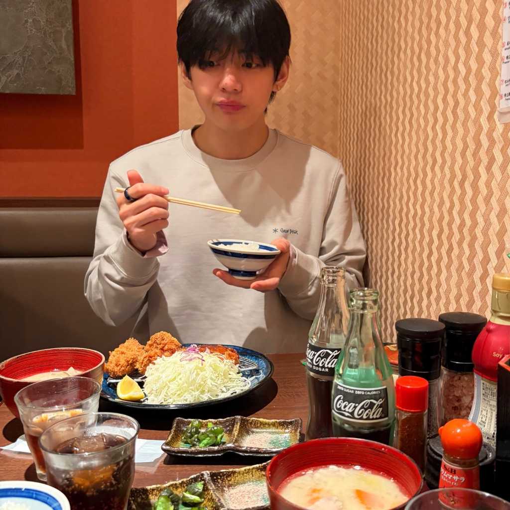 BTSのV、日本語で感謝のメッセージ…キュートな記念写真も「素敵な公演を一緒に作ってくれてありがとう」