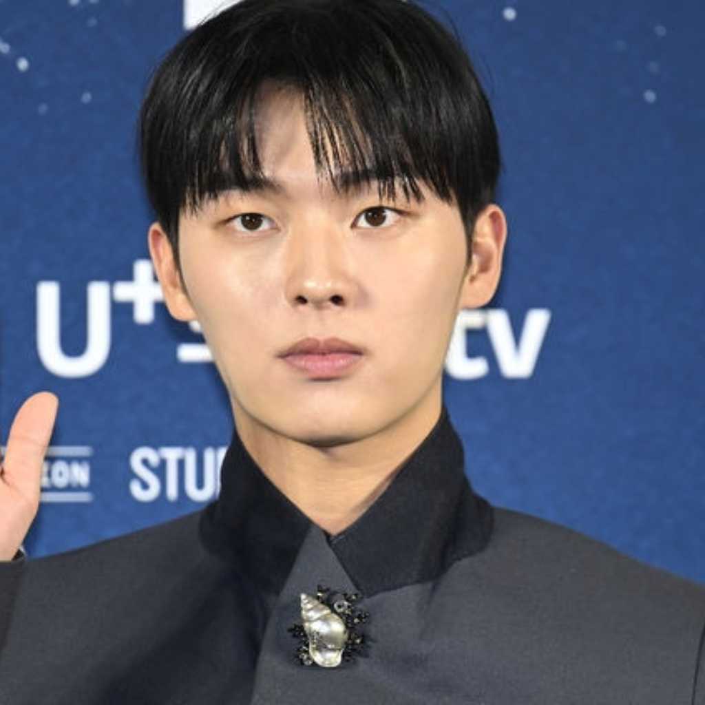 チェ・ヒョヌク、子ども相手に速球？始球式での議論を謝罪…母親もコメント