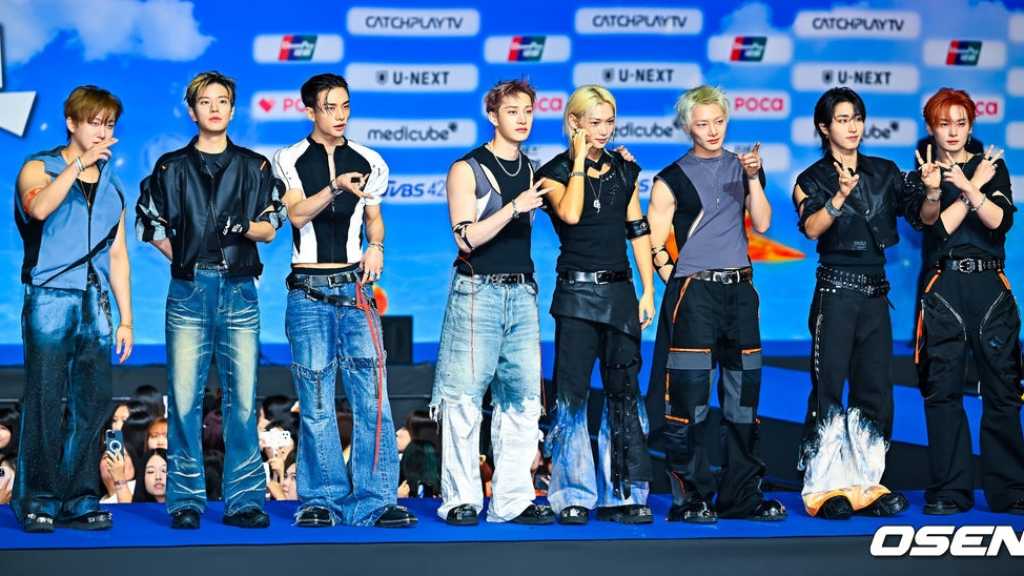 【PHOTO】Stray Kids「2026 SBS歌謡大典 Summer」ブルーカーペットに登場
