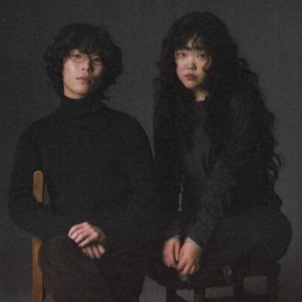 AKMU、YGから独立後初のプロフィール写真を公開…個性的なビジュアルに注目