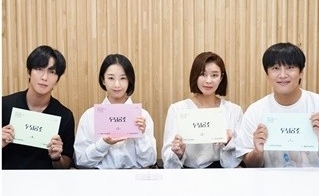 CNBLUE ジョン・ヨンファ＆チャ・テヒョンら、新ドラマ「ブレインズ ～頭脳共助～」台本読み合わせ現場を初公開