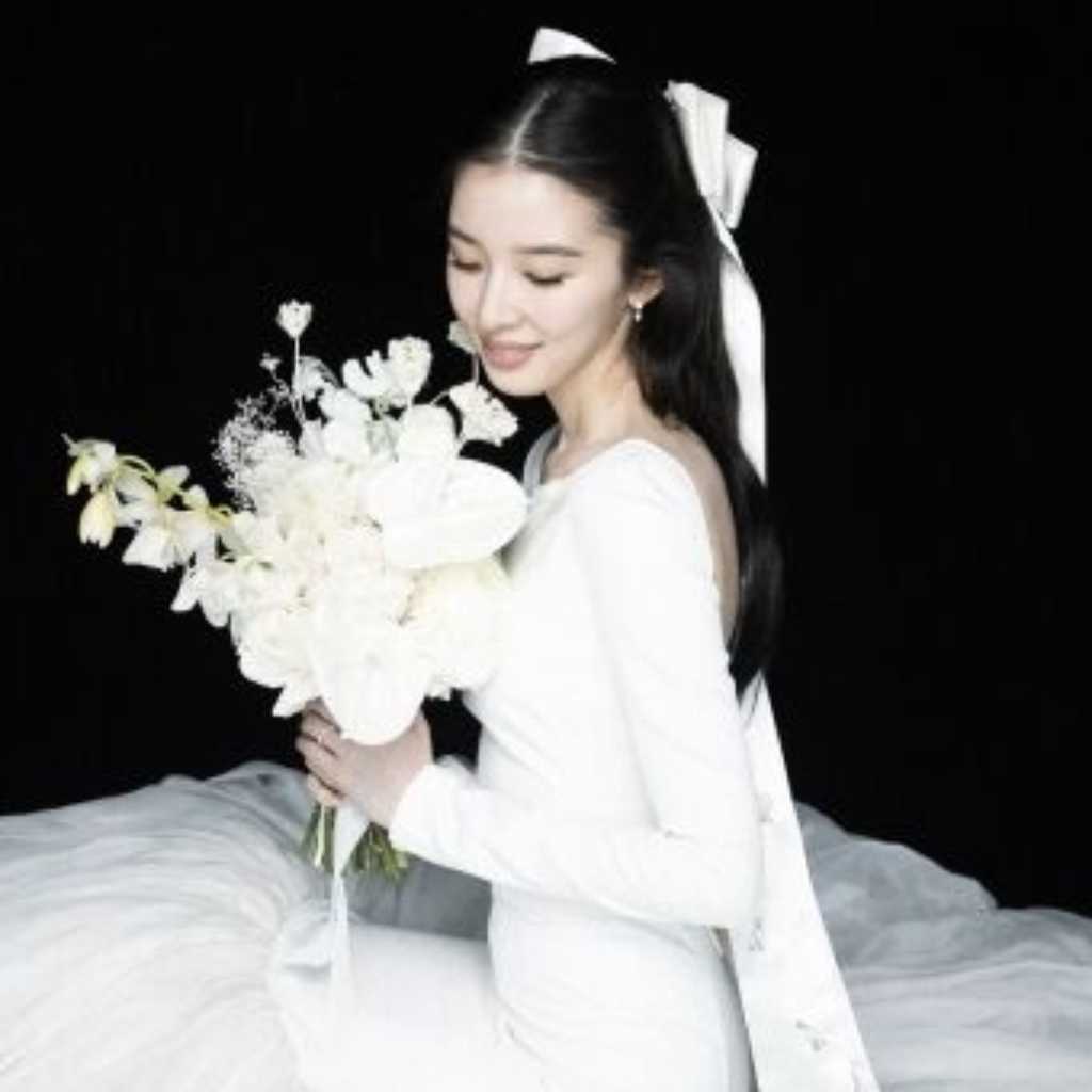 アイリン、結婚式を控えて美しいウエディングドレス姿を公開…人形のようなビジュアル