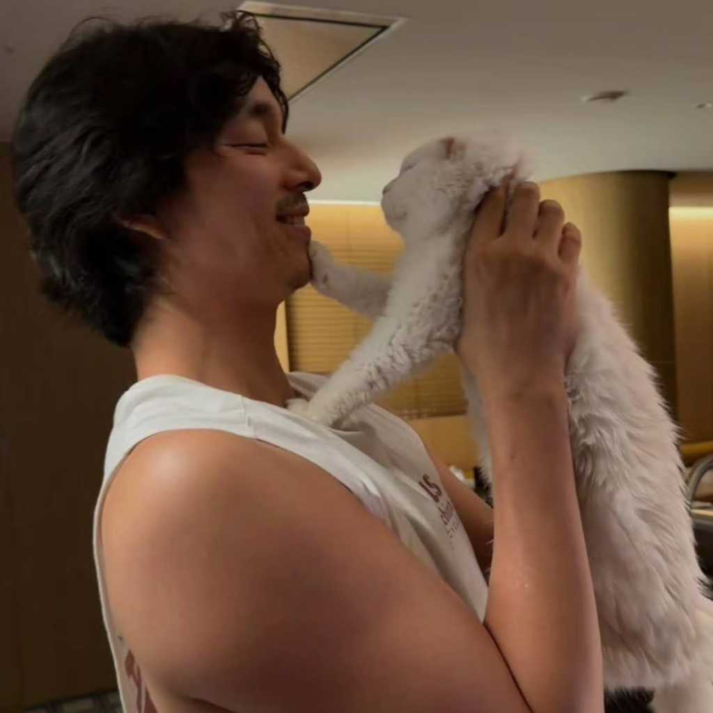コン・ユ、愛猫との別れを報告…思い出の写真を続々公開「また必ず会おうね」