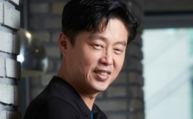「担保」キム・ヒウォン“自分の演技を見れない…舞台挨拶の時は控え室で1人座っていた”