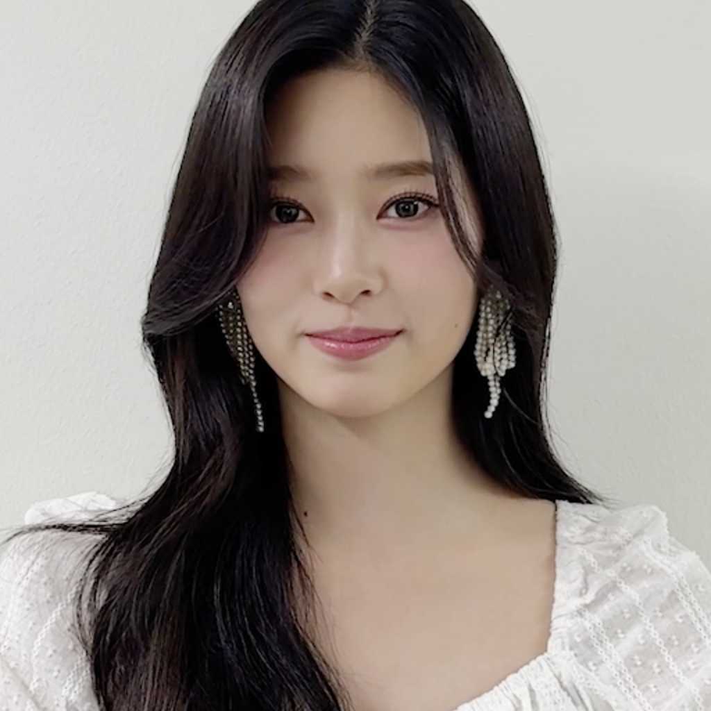 KTです☺︎IZ*ONE キムミンジュ　まとめ売り キム：「ミンジュ美人」からすぐ保存できるアイデアが 23 件