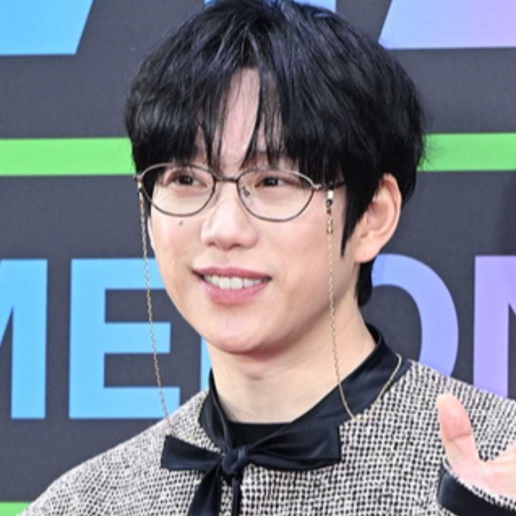 【PHOTO】10CM クォン・ジョンヨル「MMA 2025」レッドカーペットに登場