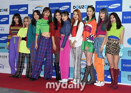 Photo E Girls アジアソングフェスティバル レッドカーペットに登場 色鮮やかなファッション Kstyle