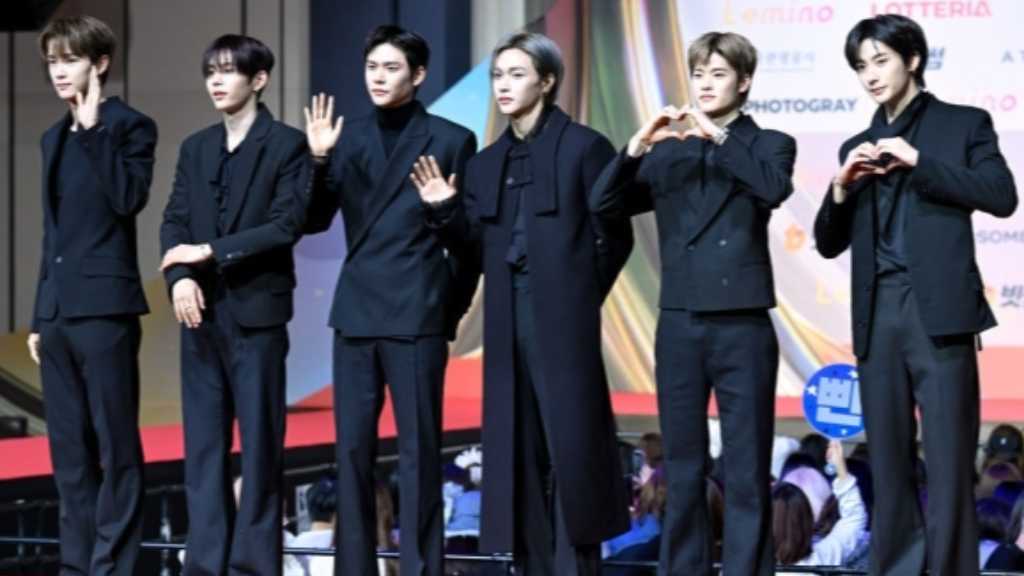 【PHOTO】RIIZE「2025 SBS歌謡大典」レッドカーペットに登場