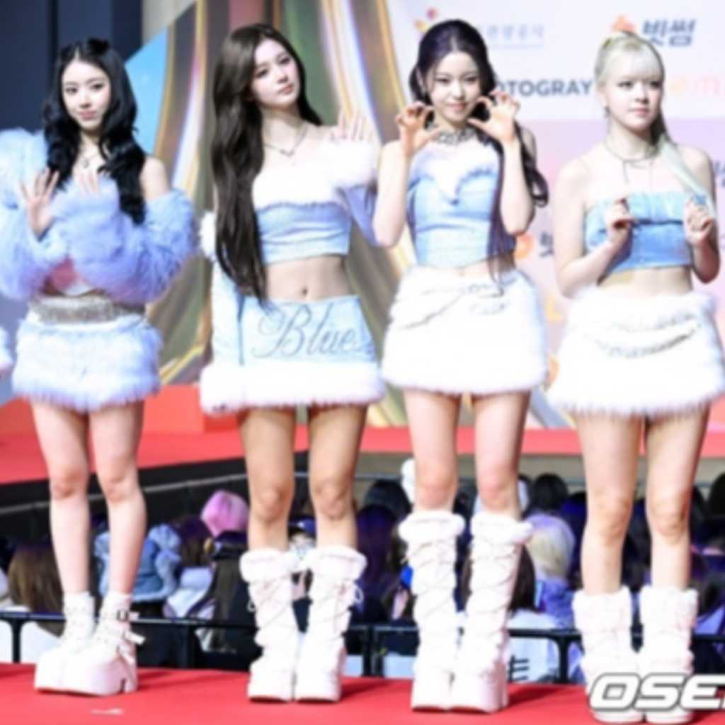 【PHOTO】NMIXX「2025 SBS歌謡大典」レッドカーペットに登場