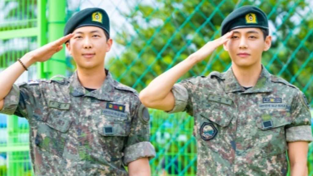 BTSのRM＆V、本日除隊！凛々しい軍服姿で登場