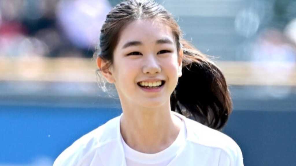 【PHOTO】パク・ソイ、始球式に登場…キュートな魅力をアピール