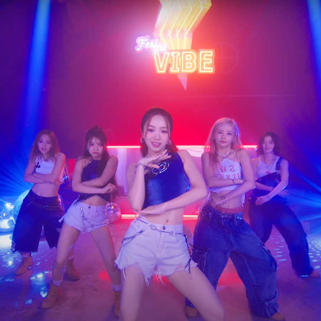 Queenz Eye、タイトル曲「Feel the Vibe」MV公開…希望に満ちた歌詞に注目