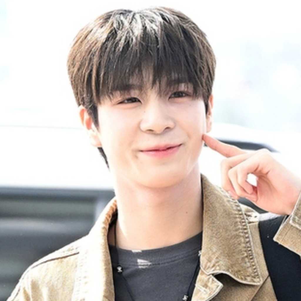 ジョン・ドンウォン、より凛々しくなったビジュアルに驚き！入隊後の近況をキャッチ（動画あり）