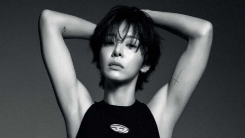 ソル・イナ、大胆カットの短髪とクールなタンクトップ姿で引き締まった筋肉美を披露！