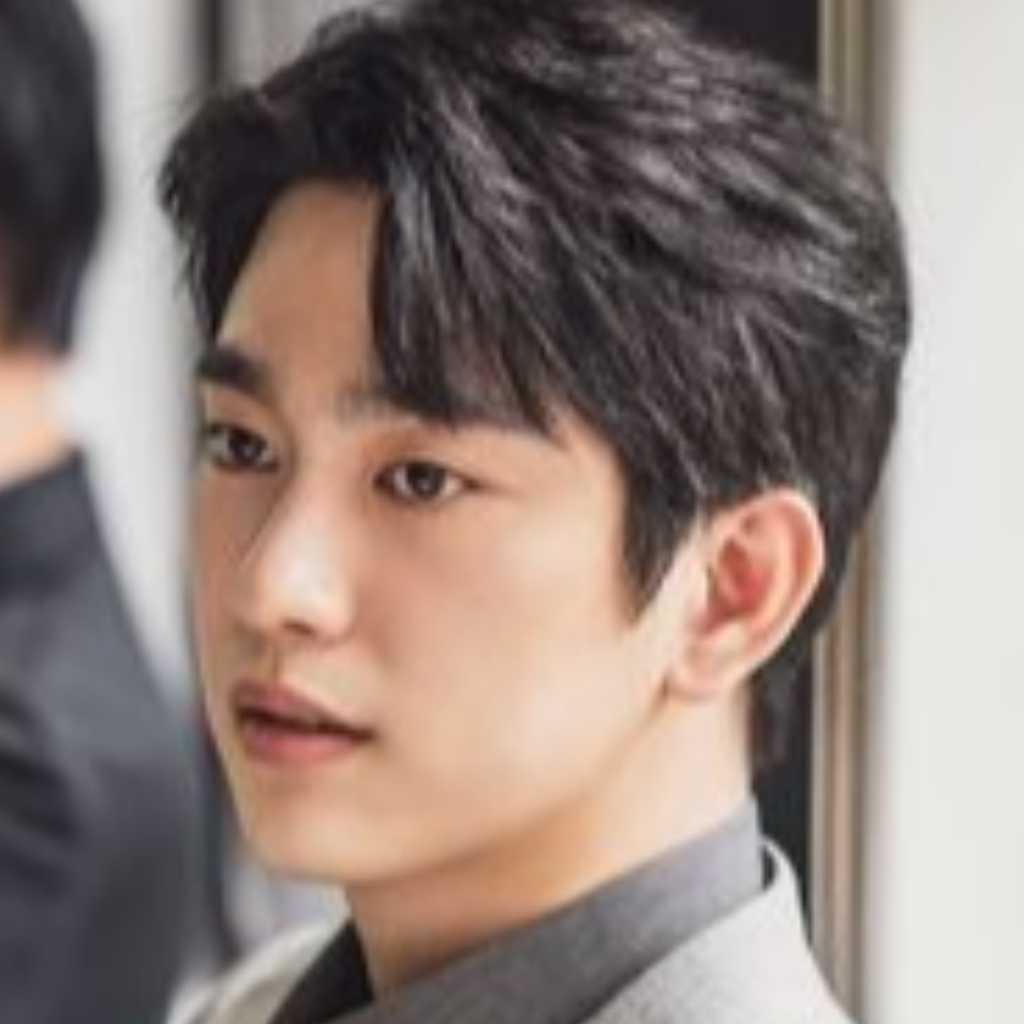 GOT7 ジニョン、新ドラマ「魔女」スチールカット公開…理系のエリートに変身
