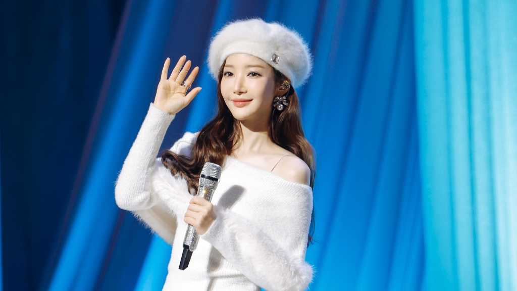 パク・ミニョン、日本で一足早いクリスマスを満喫！「コンフィデンスマンKR」での剣術＆傘アクションも披露