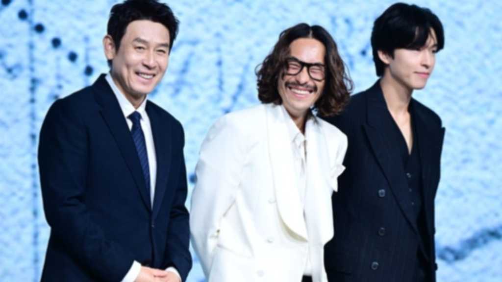 【PHOTO】ソル・ギョング＆ホン・ギョン＆リュ・スンボム、映画「グッドニュース」制作報告会に出席（動画あり）