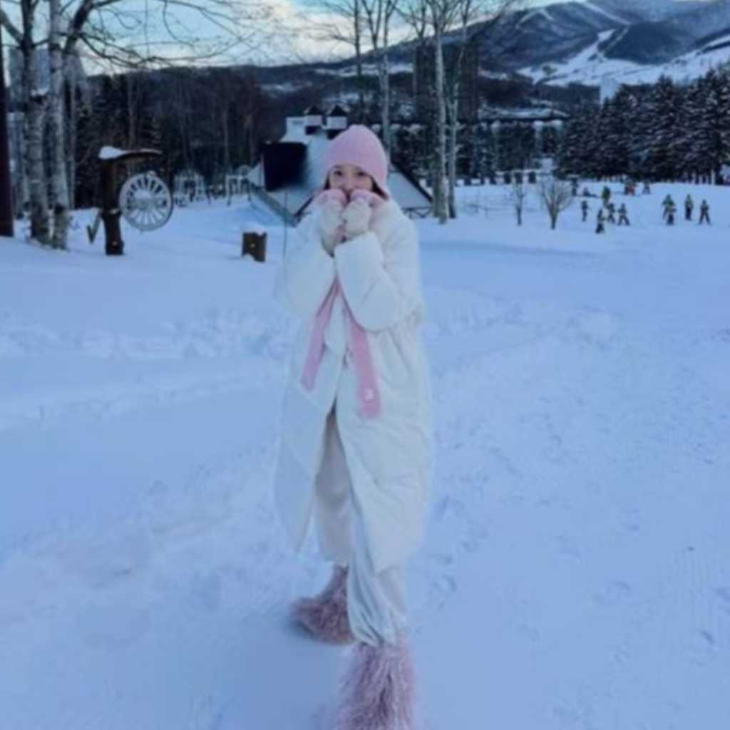 ピョ・イェジン、札幌での近況が話題!かまくらを満喫…可愛いらしいピンクコーデで笑顔(動画あり)