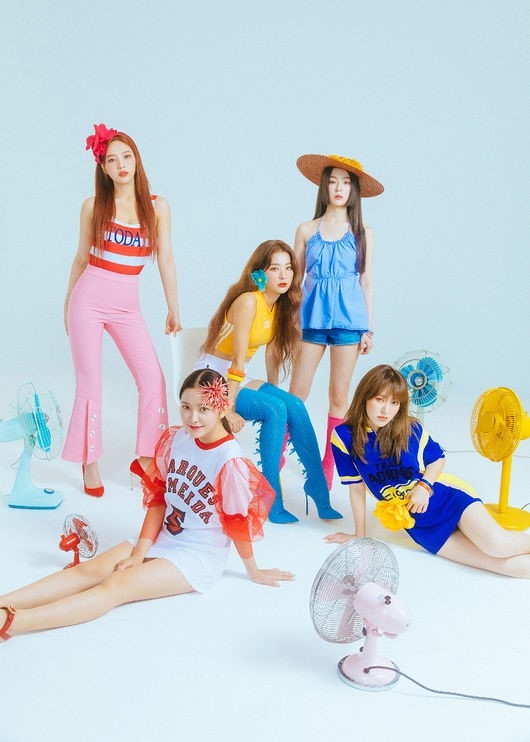 Red Velvet、コンサートで新曲のステージを初披露…ニューミニアルバム