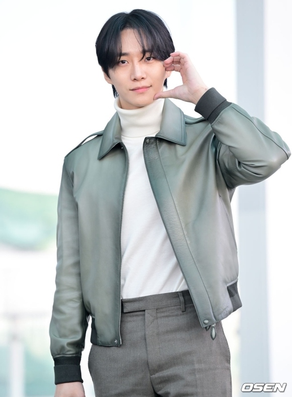 PHOTO】2PM ジュノ、海外スケジュールのためイタリアへ出国 - Kstyle