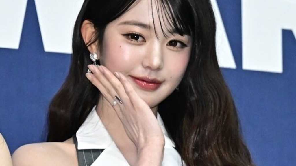 IVE ウォニョン、松原みきの「真夜中のドア」をカバー！人形のような幼少期の姿も公開（動画あり）