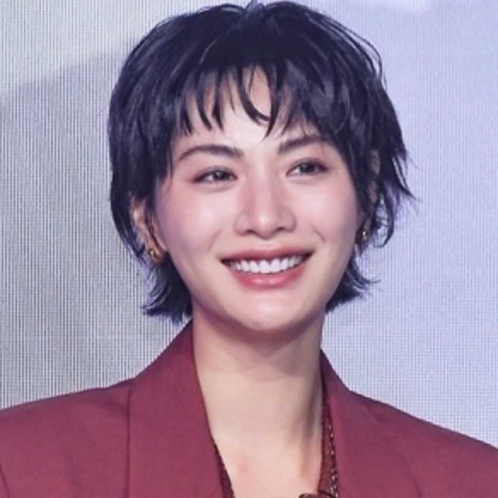 ナナ、ソン・イェジンのスカートを直してあげる姿が話題に…制作発表会での行動に“素敵”と絶賛の声