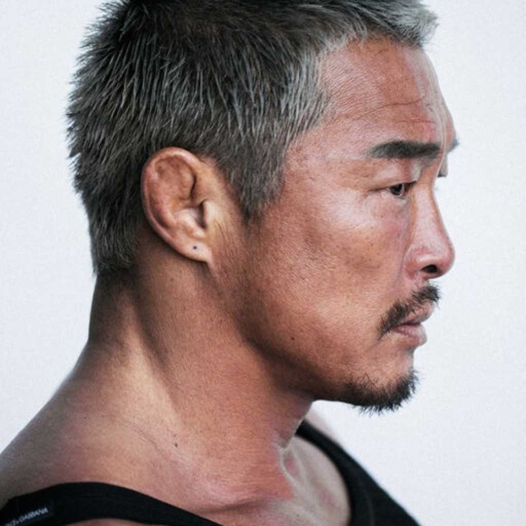 秋山成勲、YouTubeチャンネルのビハインドストーリーを公開「家は公開したくなかった」