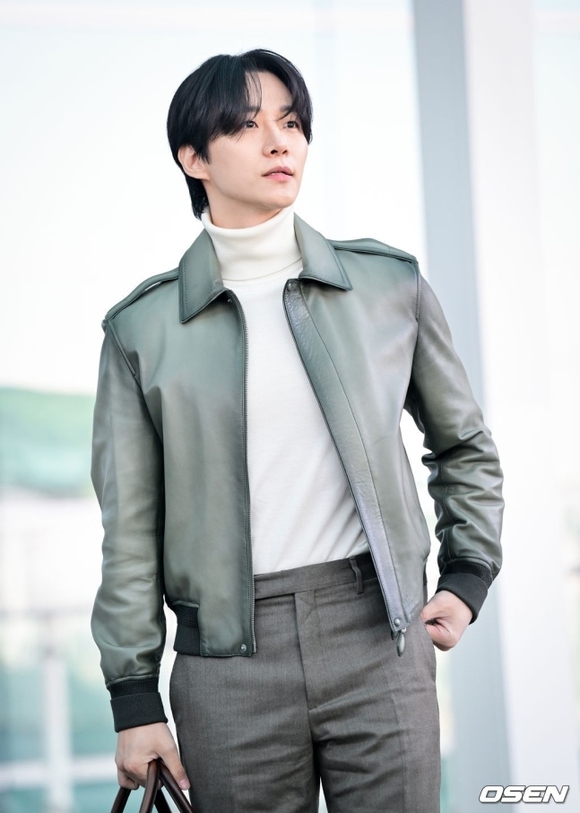 PHOTO】2PM ジュノ、海外スケジュールのためイタリアへ出国 - Kstyle