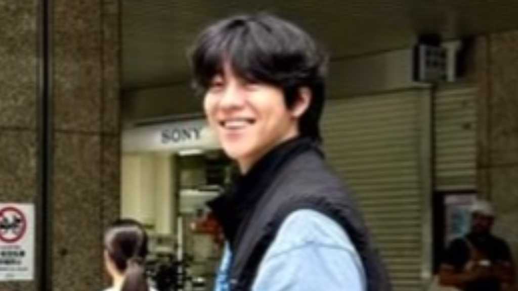 チェ・ジョンヒョプ、日本の街中で撮った写真を公開！爽やかな笑顔に釘付け