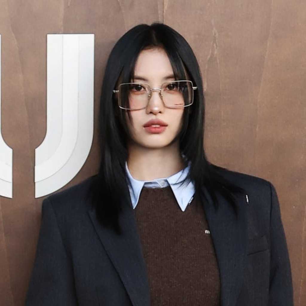 TWICE モモからTXT ヨンジュンまで！「MIU MIU」のファッションショーに出席