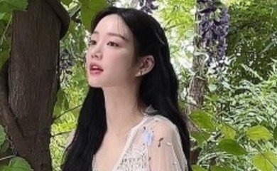 イ ユビ 童話の中の妖精のようなビジュアルを披露 美しいワンピース姿にも注目 Kstyle