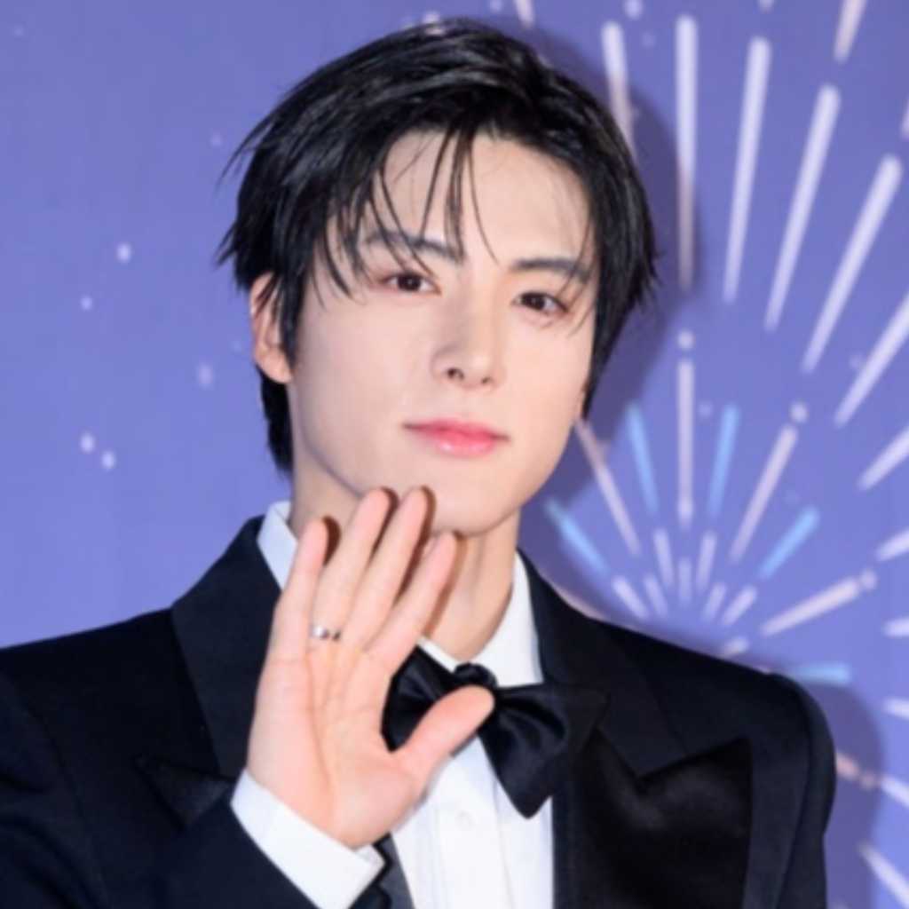 【PHOTO】THE BOYZ エリック「2025 MBC放送芸能大賞」レッドカーペットに登場