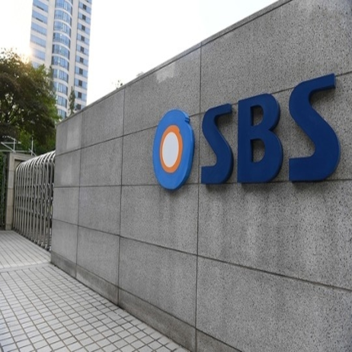 Sbs 社屋内で新型コロナ感染者が発生 番組への影響は 状況に応じて対応する Kstyle