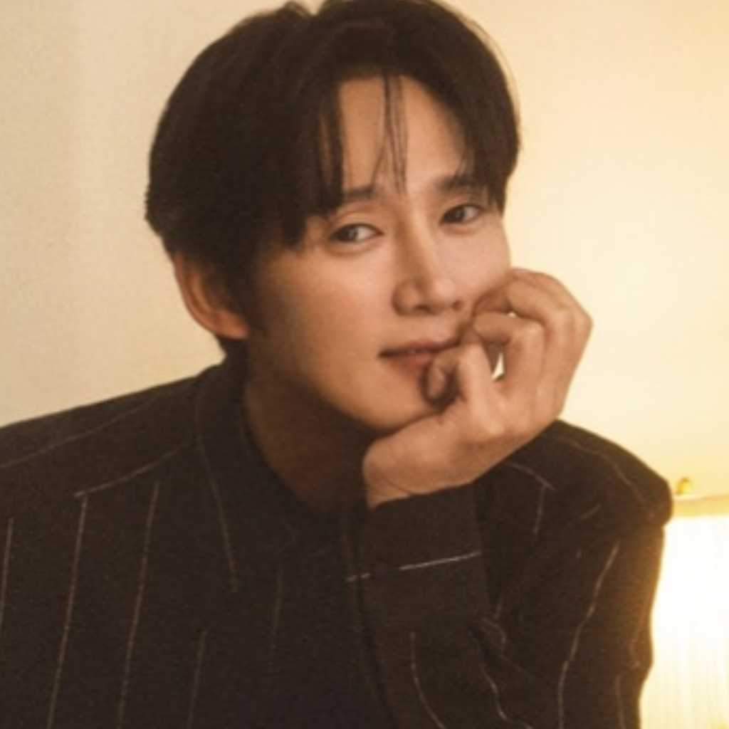 パク・ソンフン「PRESTIGE Hong Kong」表紙で高級感溢れるムードと眼差しを披露