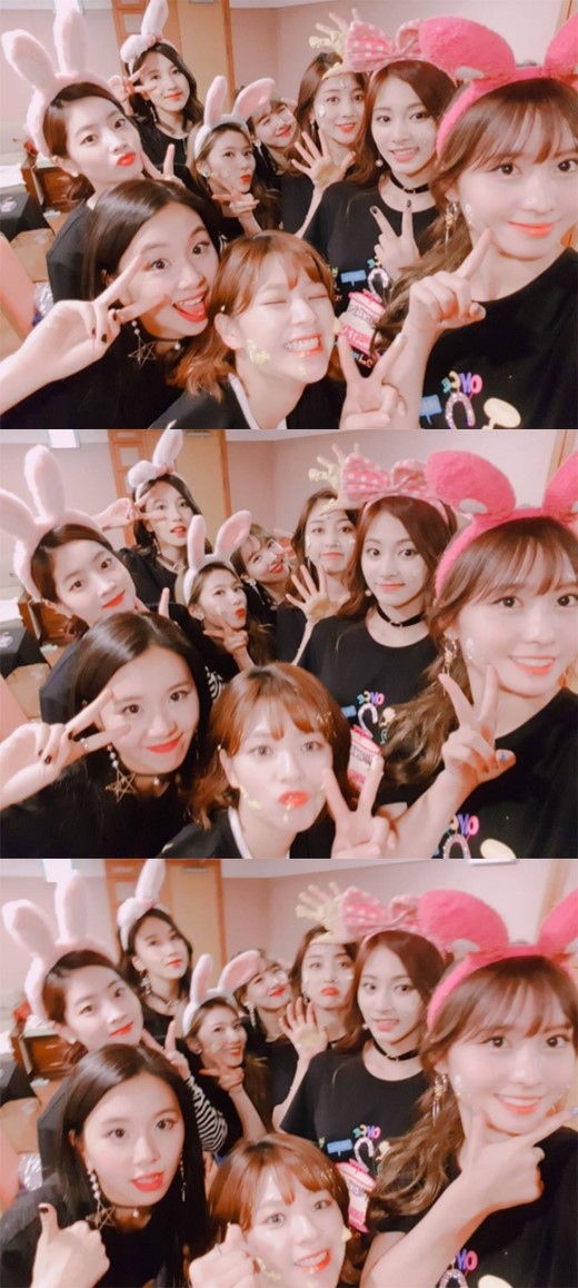 Twice キュートな集合写真を公開 Once Twice 2周年 Kstyle